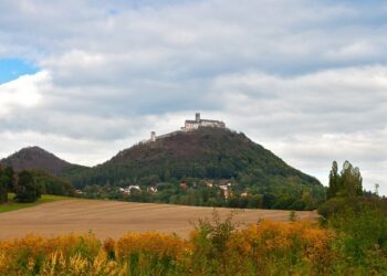 Pohled na hrad Bězděz