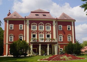 zamek detenice
