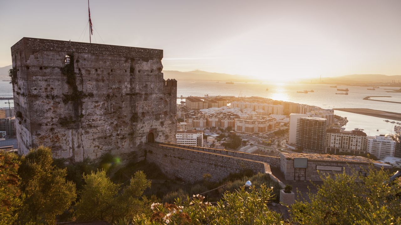Gibraltar při západu slunce