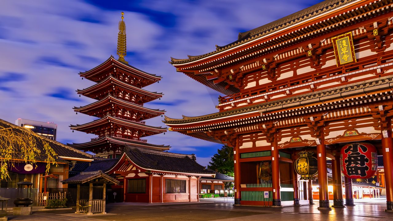 Japonská architektura Asakusa při západu slunce