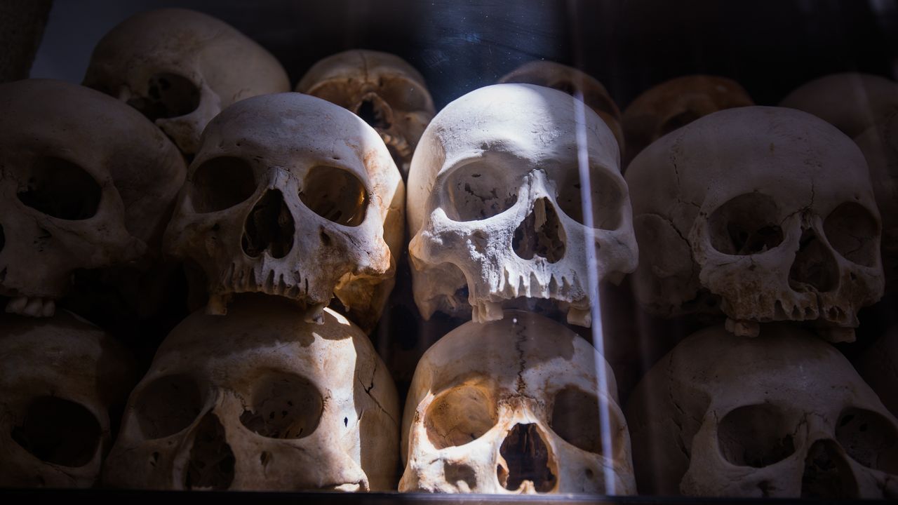 Lidské kosti a lebky Kambodža