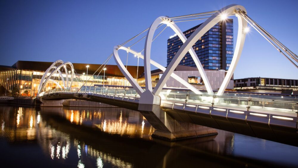 Moderní most v Melbourne