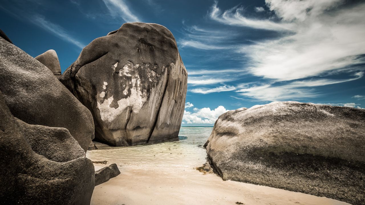 Pláže a kameny na Seychelách