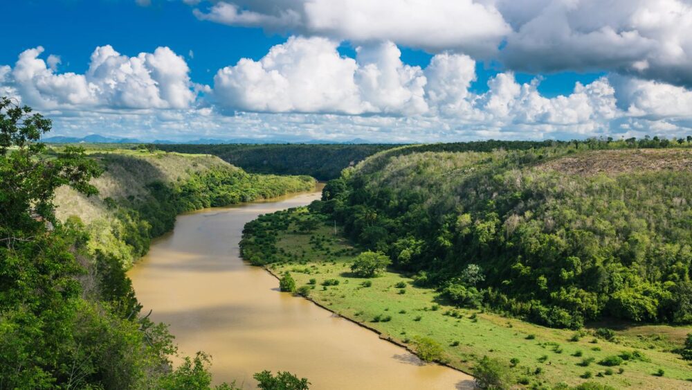Tropicka-reka-v-dominikanske-republice