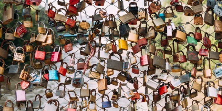 zamky-na-mostu-styrsky-hradec