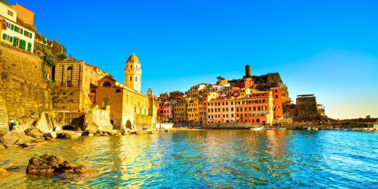 vernazza-kostel-a-pristav