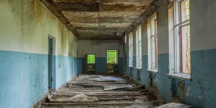 chodba-skoly-ve-meste-pripyat-u-chernobylu