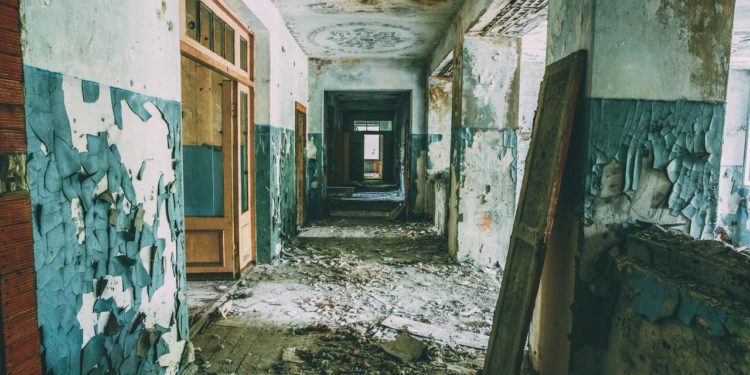 chodby-ve-skole-mesto-pripyat