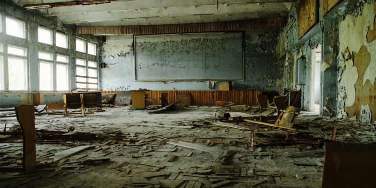 interier-opustene-budovy-pripyat-ukrajina