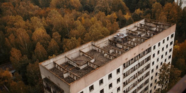 letecky-snimek-budovy-pripyat-ukrajina
