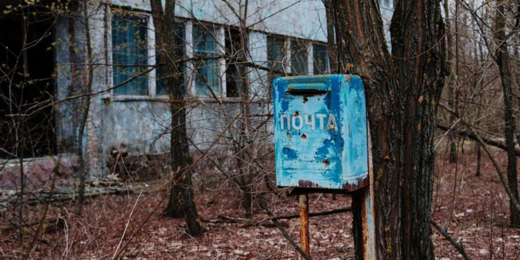 opustena-budova-pripyat-ukrajina