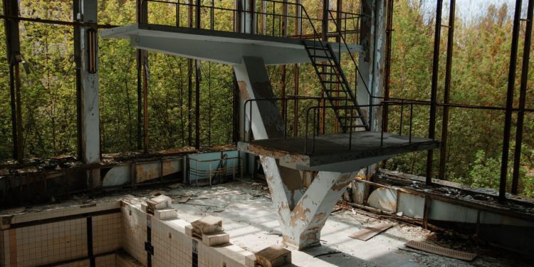 plavecky-bazen-ve-meste-pripyat