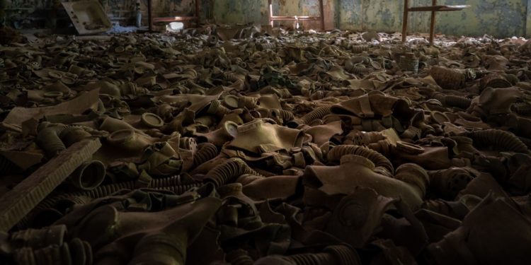 plynova-maska-na-patre-skoly