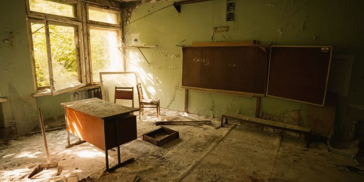 skola-ve-meste-pripyat-cenorbyl