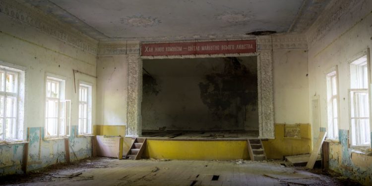 zalissya-vesnice-interier-palace-kultury