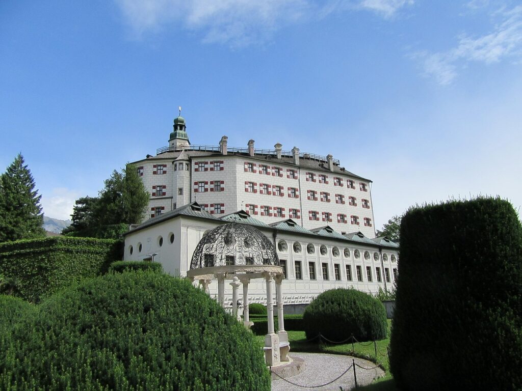 innsbruck ambras-2677991-1280