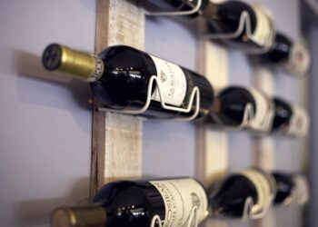splitshire-wine-rack-438443-1280